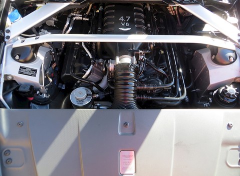 Aston Martin V12 Vantage Carbon Black Edition 4