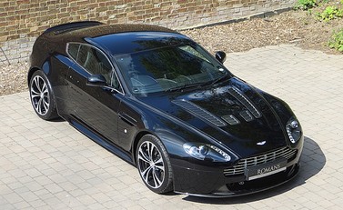 Aston Martin V12 Vantage Carbon Black Edition 6
