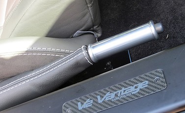 Aston Martin V12 Vantage Carbon Black Edition 13