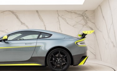 Aston Martin Vantage GT8 31