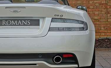 Aston Martin DB9 Volante 13