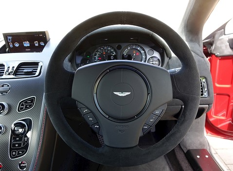 Aston Martin Vantage GT8 4