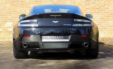 Aston Martin V8 Vantage S 10