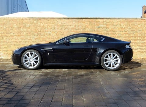 Aston Martin V8 Vantage S 12