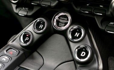 Aston Martin V8 Vantage 17