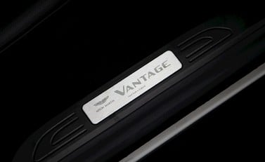 Aston Martin V8 Vantage 19