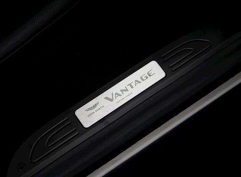 Aston Martin V8 Vantage 19