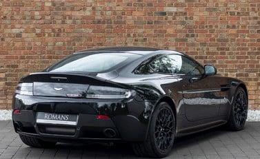 Aston Martin V12 Vantage S 7
