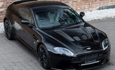Aston Martin V12 Vantage S 8