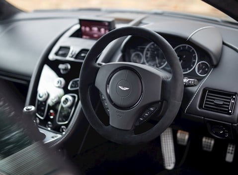 Aston Martin V12 Vantage S 11