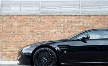 Aston Martin V12 Vantage S 19