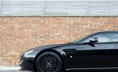 Aston Martin V12 Vantage S 19