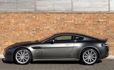 Aston Martin V12 Vantage S 2
