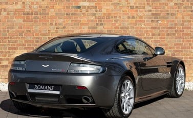 Aston Martin V12 Vantage S 7