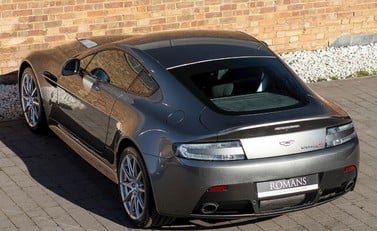 Aston Martin V12 Vantage S 9