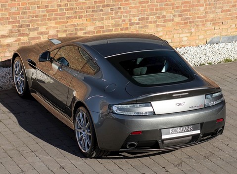 Aston Martin V12 Vantage S 9