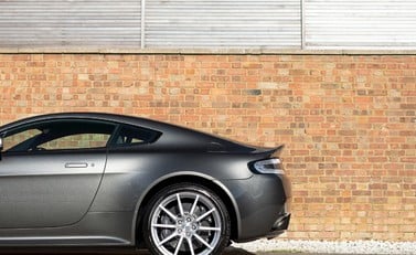 Aston Martin V12 Vantage S 31