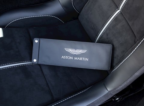 Aston Martin V12 Vantage S 32