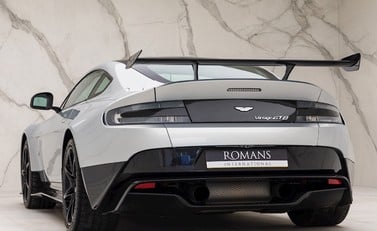 Aston Martin Vantage GT8 3
