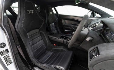 Aston Martin Vantage GT8 10