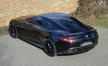 Aston Martin Vanquish Carbon Edition 16