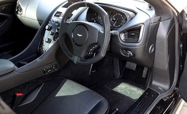 Aston Martin Vanquish Carbon Edition 20