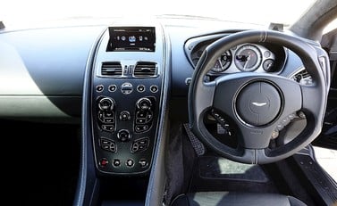 Aston Martin Vanquish Carbon Edition 23