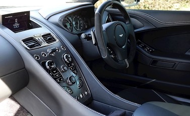 Aston Martin Vanquish Carbon Edition 26