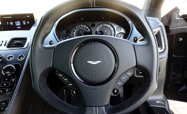 Aston Martin Vanquish Carbon Edition 30