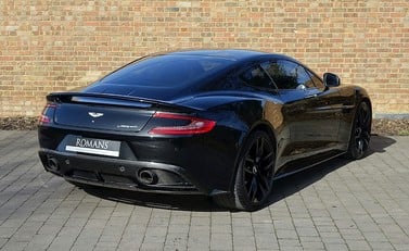 Aston Martin Vanquish Carbon Edition 31
