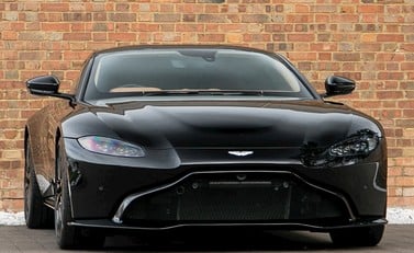Aston Martin V8 Vantage 1