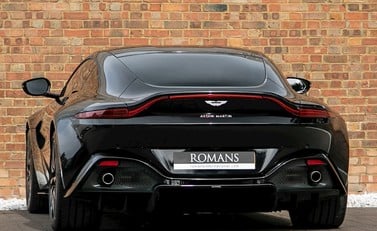 Aston Martin V8 Vantage 3