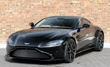 Aston Martin V8 Vantage 6