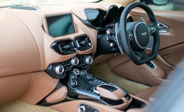 Aston Martin V8 Vantage 14