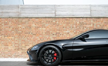 Aston Martin V8 Vantage 21