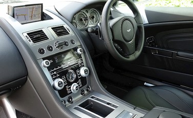 Aston Martin DBS 19