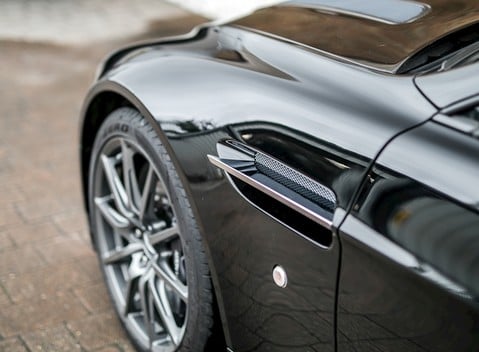 Aston Martin V12 Vantage S 23