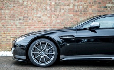 Aston Martin V12 Vantage S 25