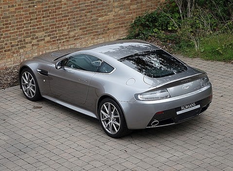 Aston Martin V8 Vantage S 9
