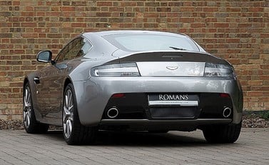 Aston Martin V8 Vantage S 11
