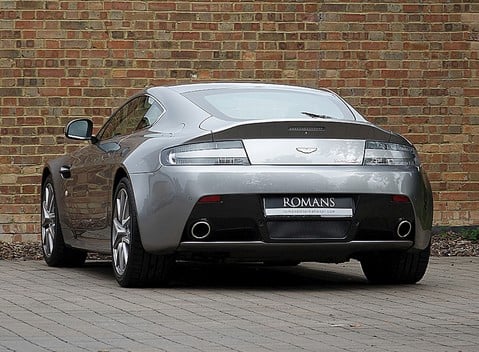 Aston Martin V8 Vantage S 11