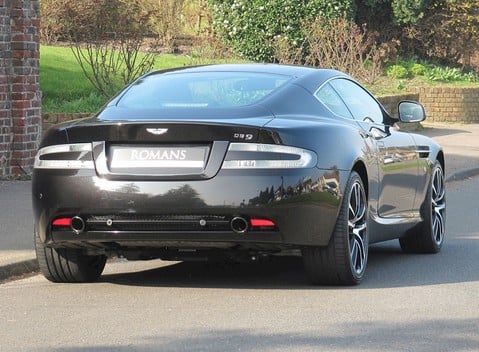 Aston Martin DB9 Carbon Black Edition 3