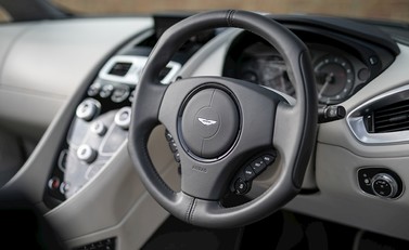 Aston Martin Vanquish S Volante 13