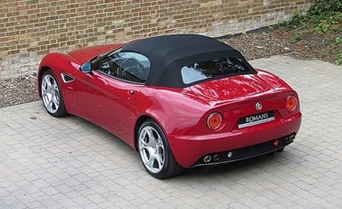 Alfa Romeo 8C Spider 2