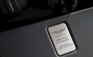Aston Martin V12 Vantage S 31