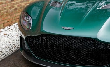 Aston Martin DBS Superleggera 19
