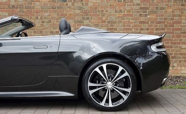 Aston Martin V12 Vantage S Roadster 11