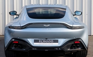 Aston Martin V8 Vantage 5