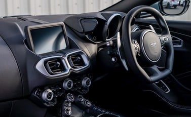 Aston Martin V8 Vantage 15