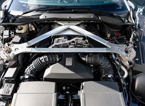 Aston Martin V8 Vantage 27